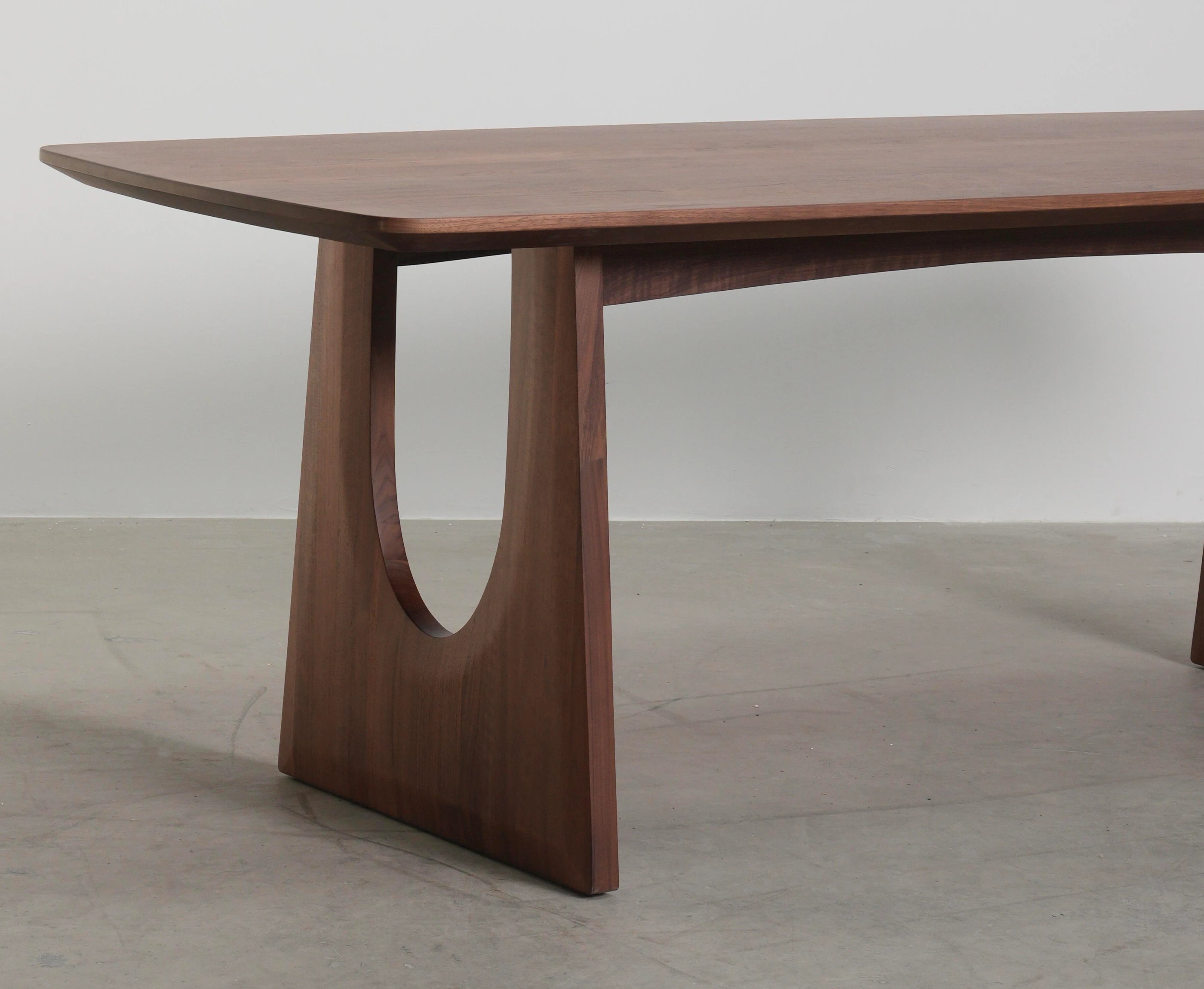 Mihaela Dining Table