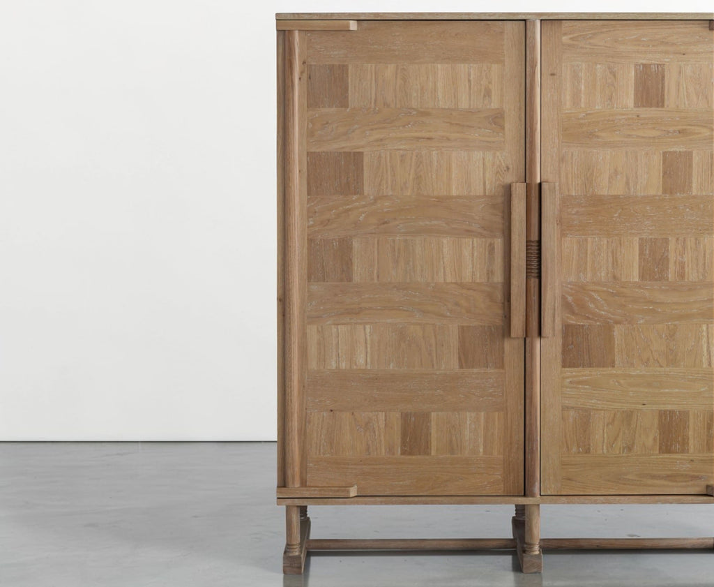 Totias High Sideboard