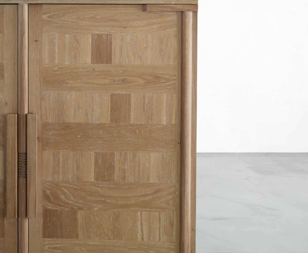 Totias High Sideboard