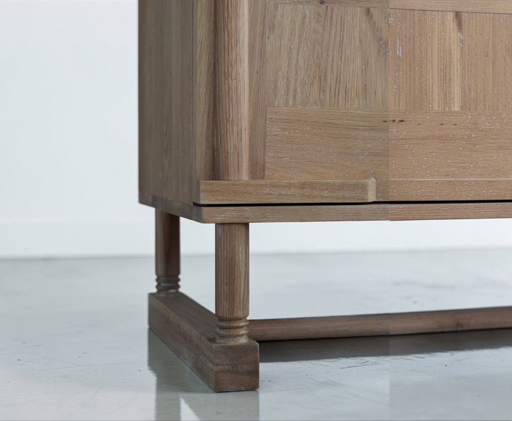 Totias High Sideboard