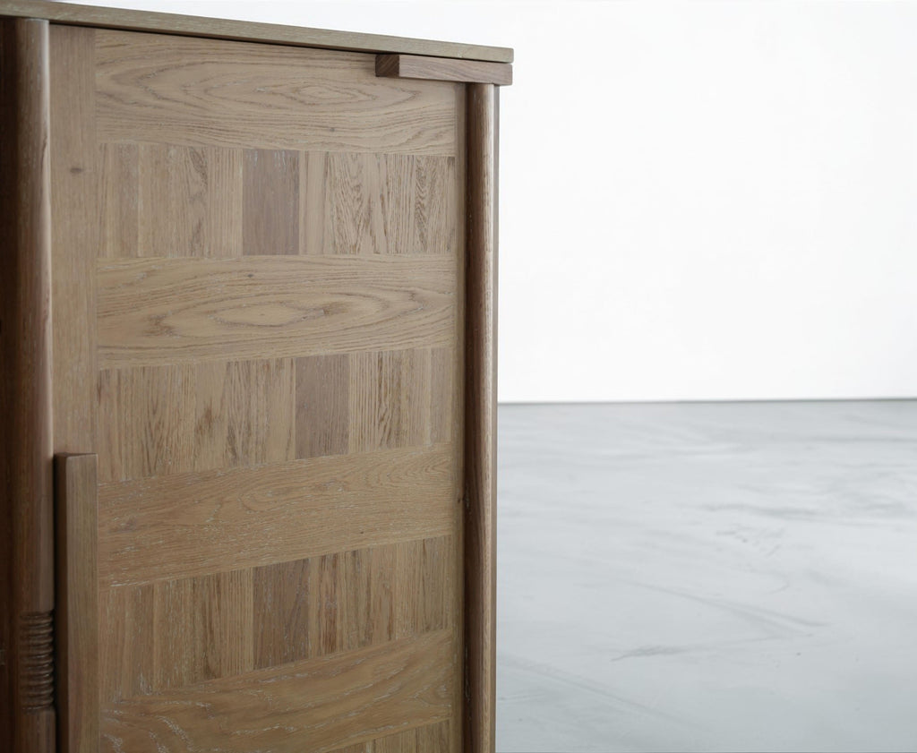 Totias High Sideboard