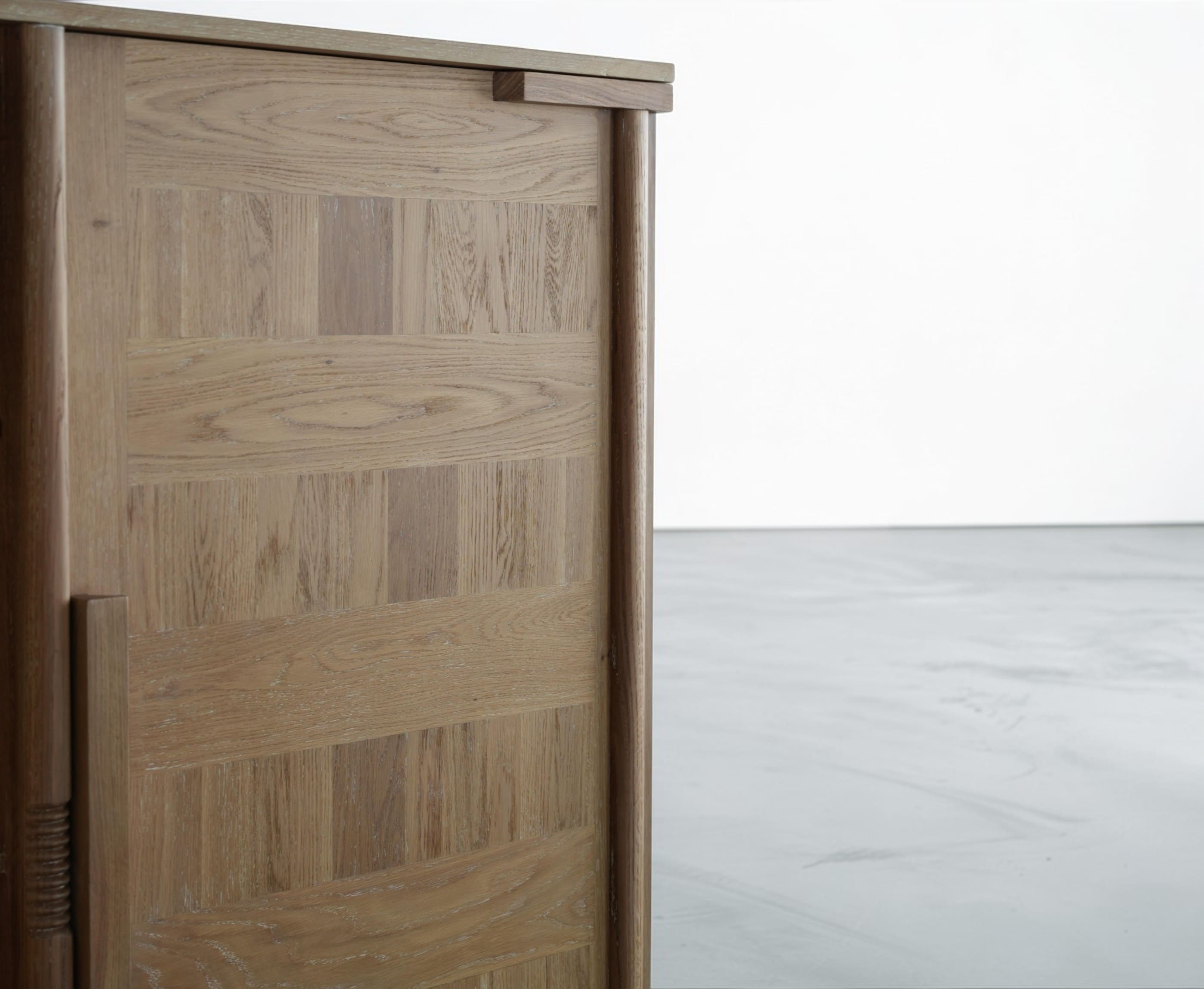 Totias High Sideboard