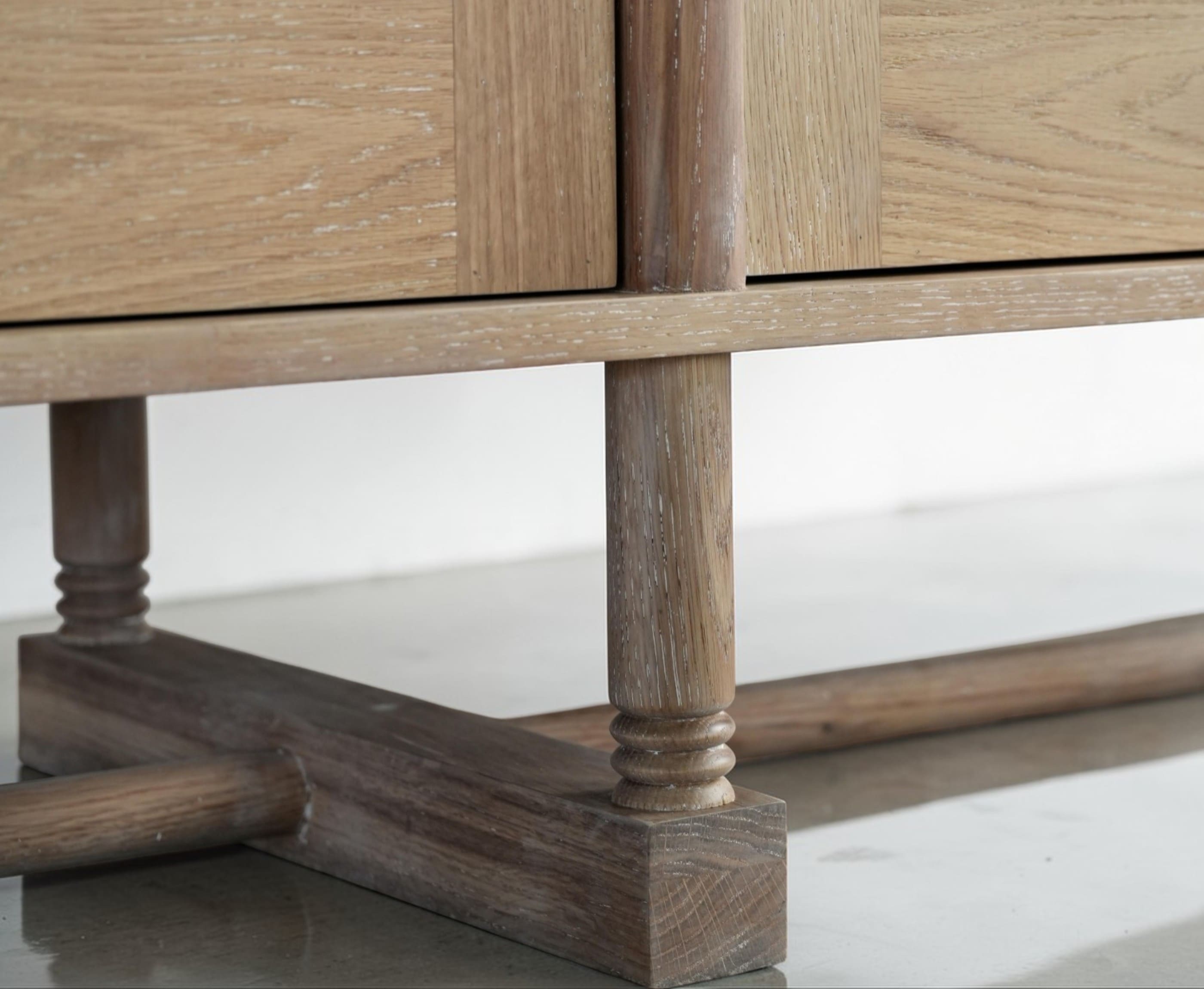 Totias High Sideboard