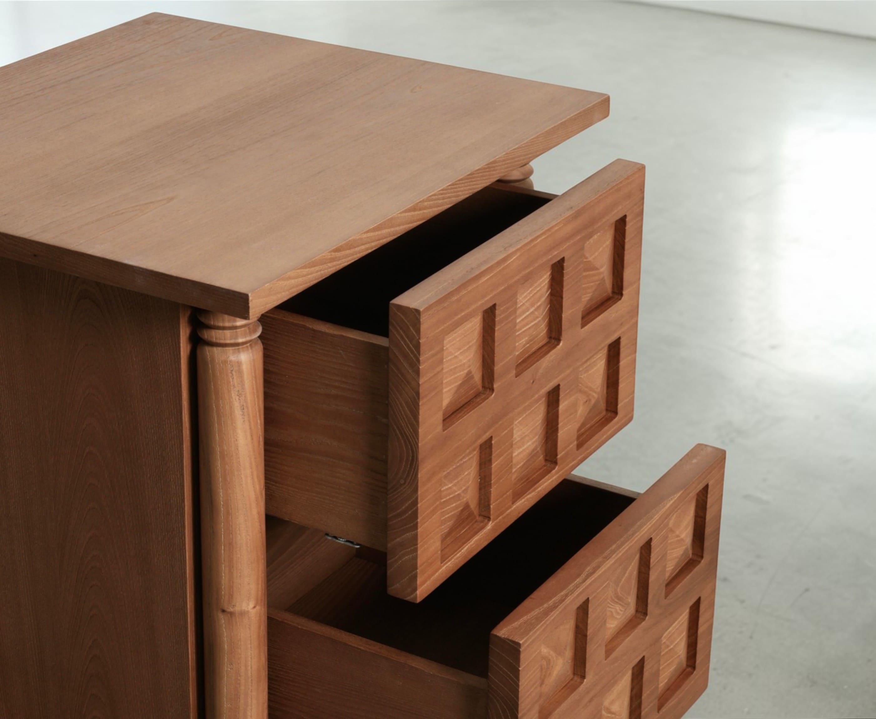 Totias Nightstands
